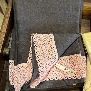 16 bath towels.4 kitchen towels,2 bchtowels. High quality linen.